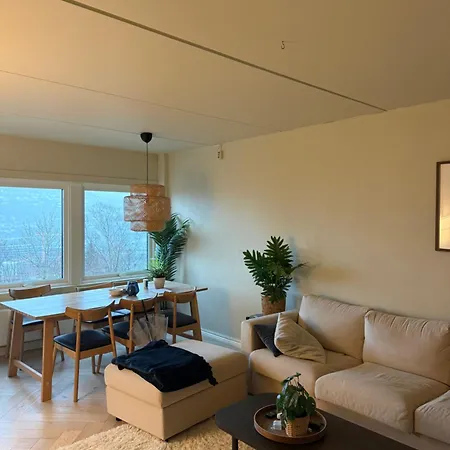 3 Bedroom Apartment, Flatscreen Tv, Balcony Apartment *