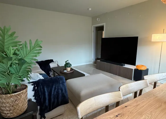 3 Bedroom Apartment, Flatscreen Tv, Balcony Apartment *