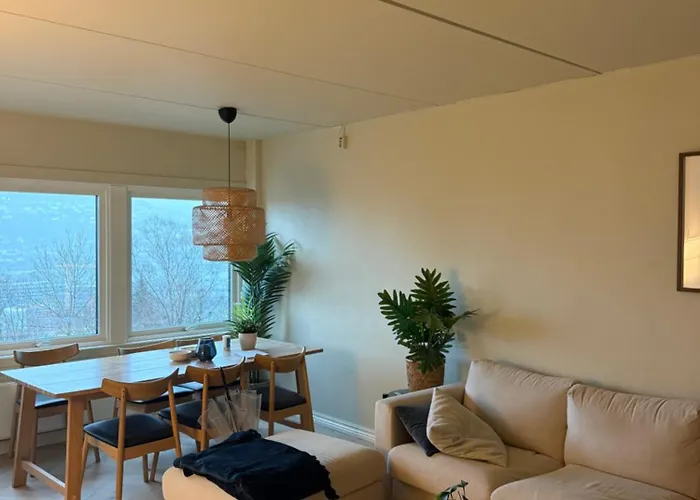 3 Bedroom Apartment, Flatscreen Tv, Balcony Apartment *